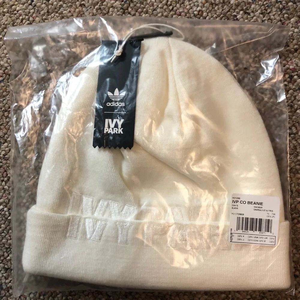 🎉 HP 🎉 🆕 IVY PARK x adidas Icy Park Cut Off Logo Beanie - Picture 2 of 10